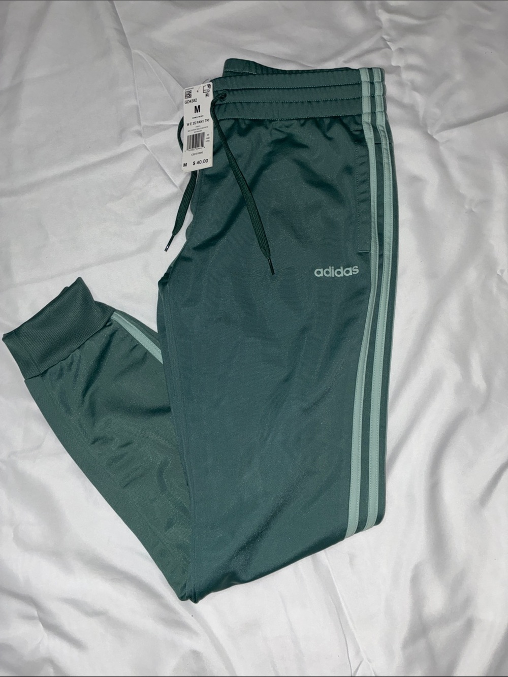 Adidas women’s green jogger pant size medium - NWT